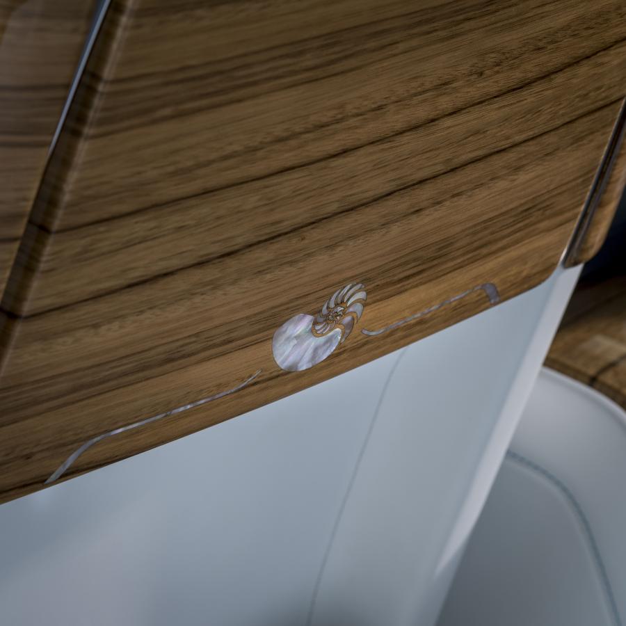 Детали интерьера Rolls-Royce Phantom Arabian Gulf 2019 года  (фото 6 из 6)